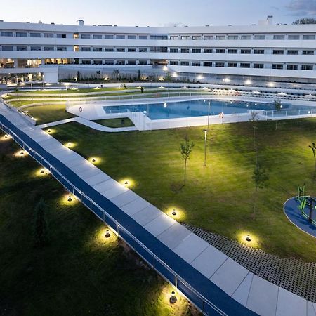 Student Experience Madrid Pozuelo - Luxury Hostel โปซูเอโล เด อาลาร์กอน ภายนอก รูปภาพ
