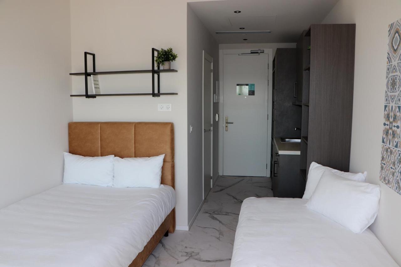 Student Experience Madrid Pozuelo - Luxury Hostel โปซูเอโล เด อาลาร์กอน ภายนอก รูปภาพ