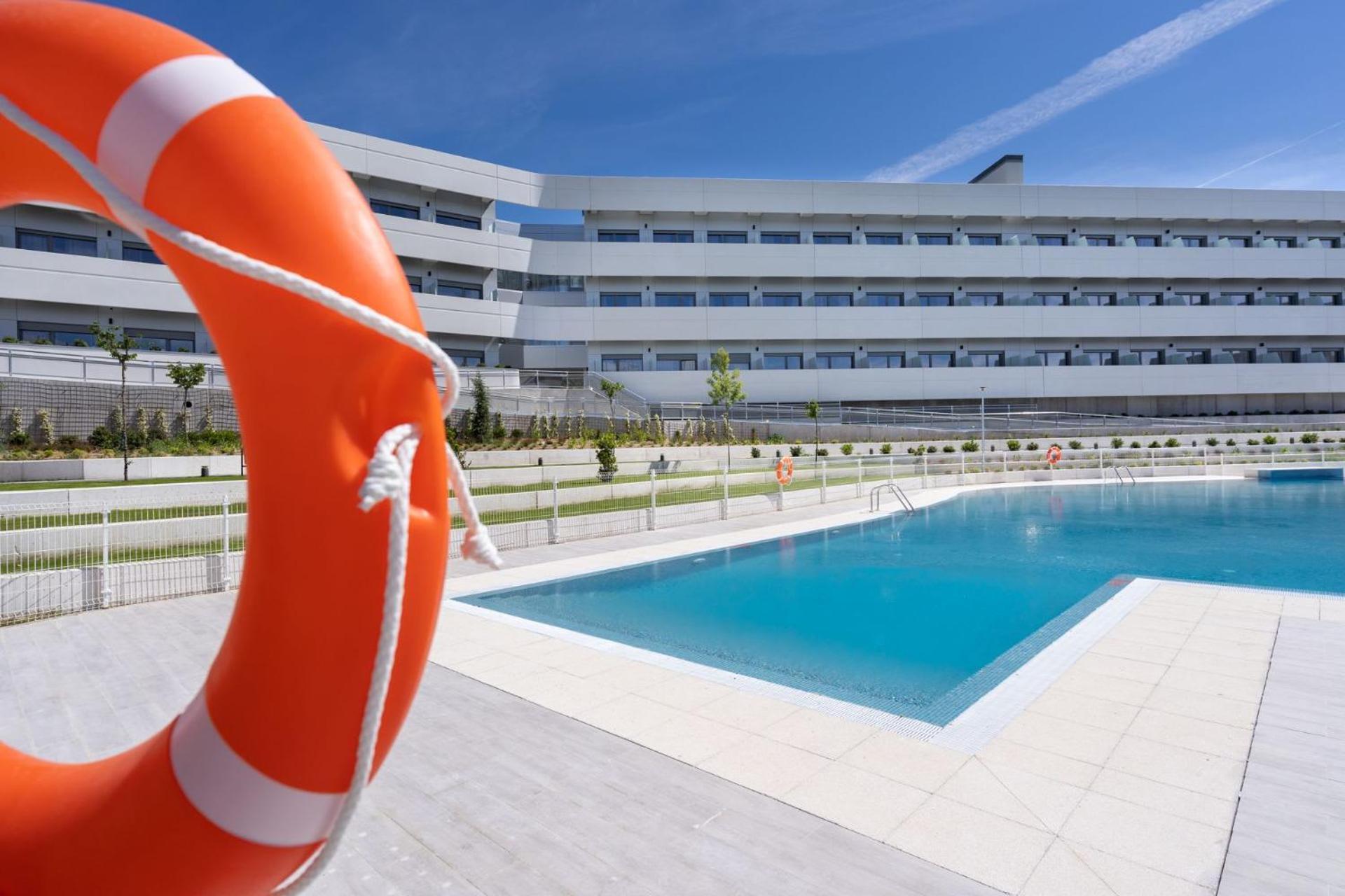 Student Experience Madrid Pozuelo - Luxury Hostel โปซูเอโล เด อาลาร์กอน ภายนอก รูปภาพ