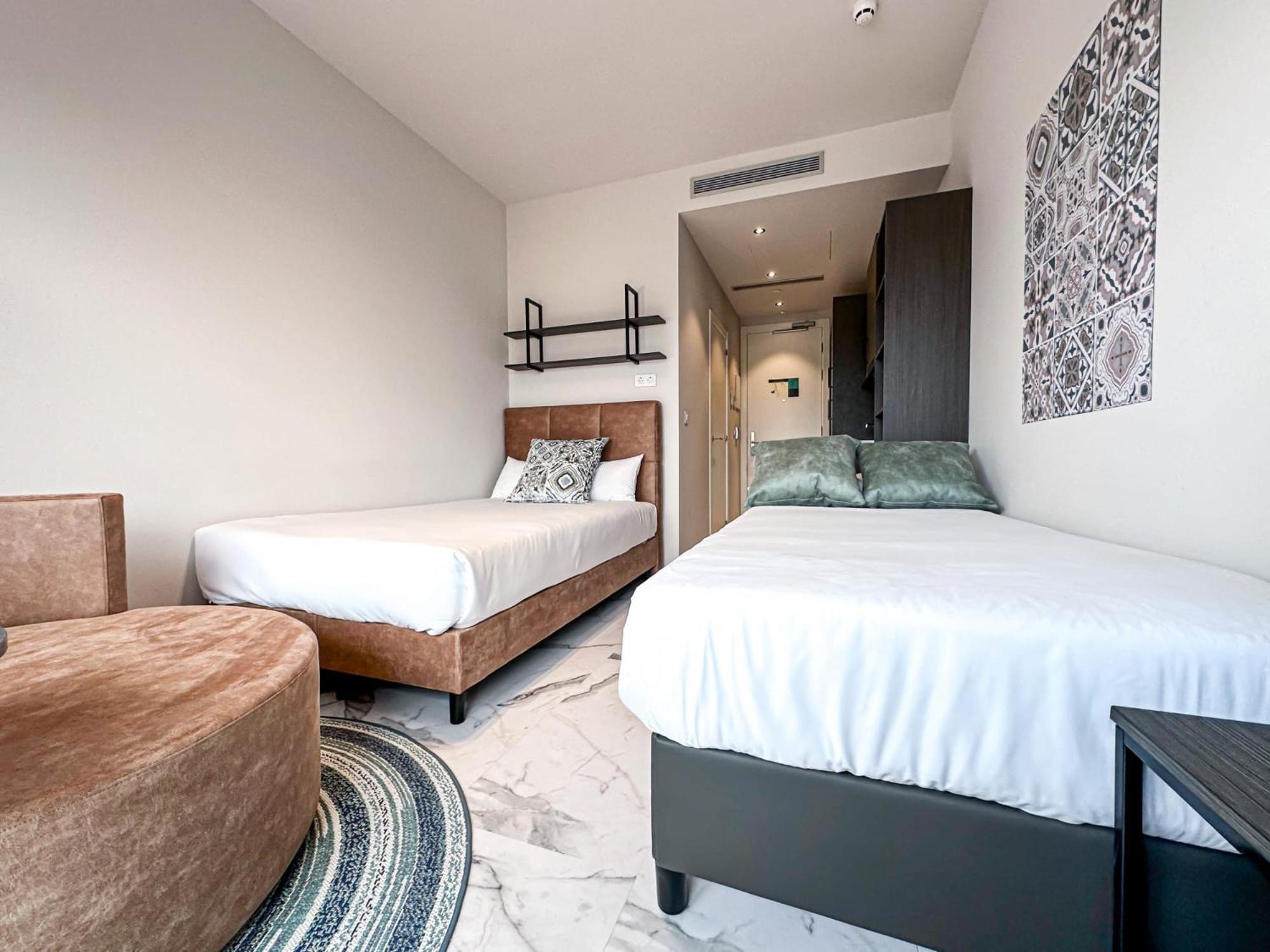 Student Experience Madrid Pozuelo - Luxury Hostel โปซูเอโล เด อาลาร์กอน ภายนอก รูปภาพ